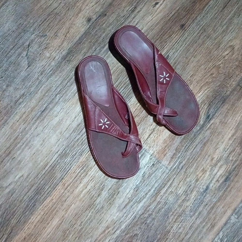 Brown Sandals with Y-Shaped Strap and Flexible Sole leather peeling on left shoe